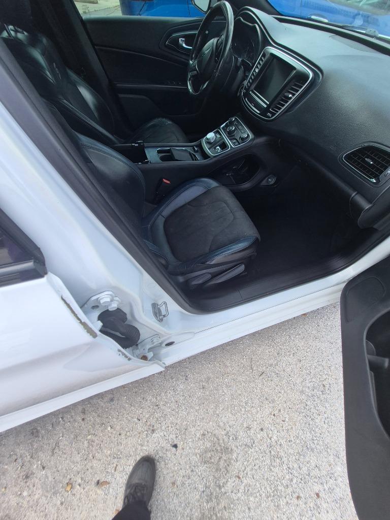 2015 Chrysler 200 - $5,395