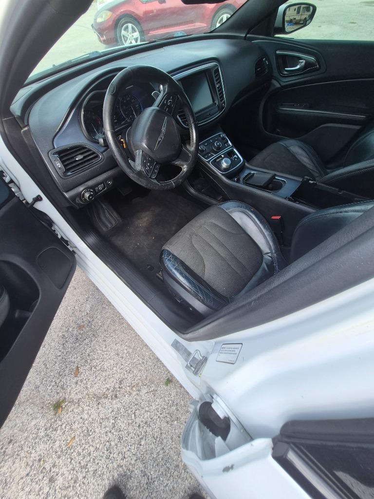2015 Chrysler 200 - $5,395