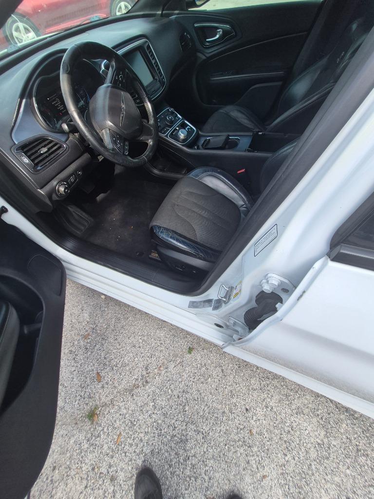 2015 Chrysler 200 - $5,395