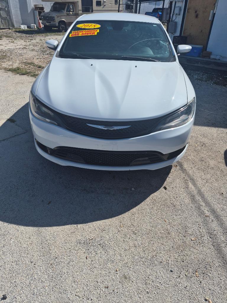 2015 Chrysler 200 - $5,395