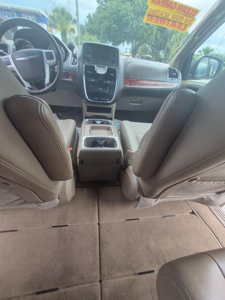 2016 Chrysler Town And Country - $8,995
