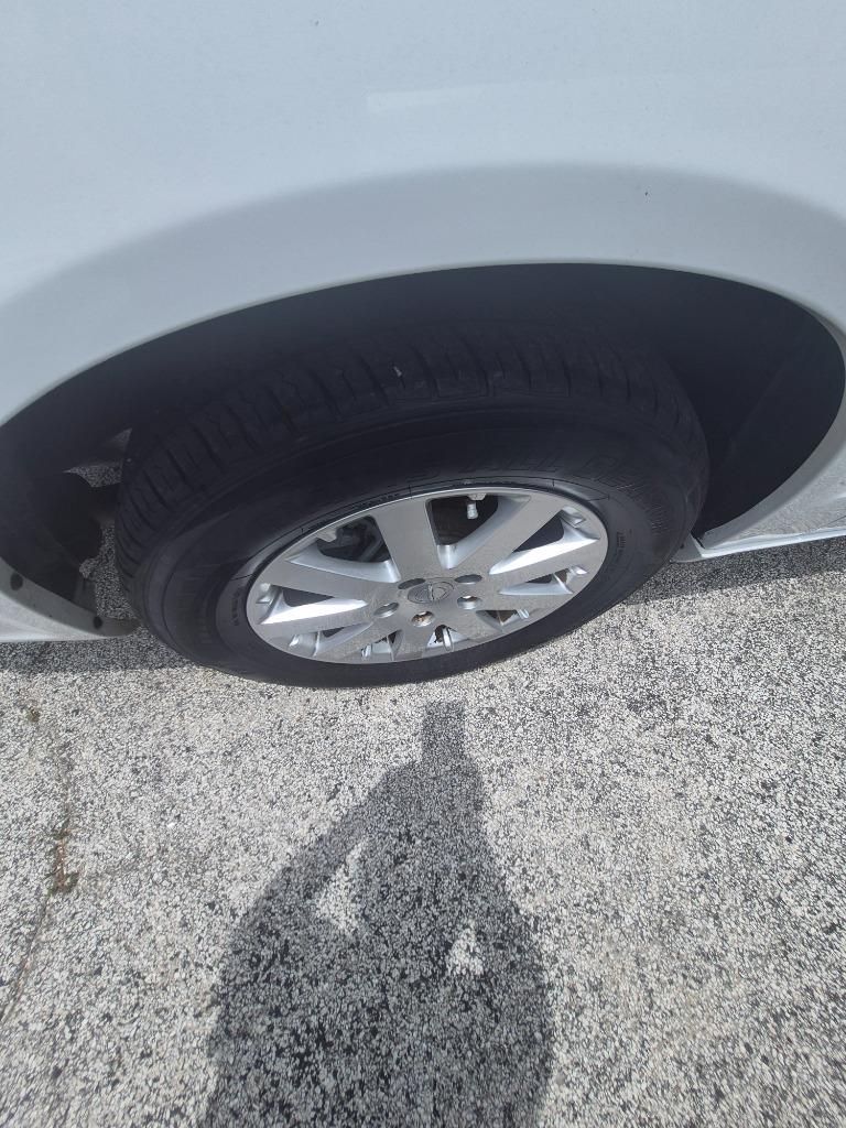 2016 Chrysler Town And Country - $8,995