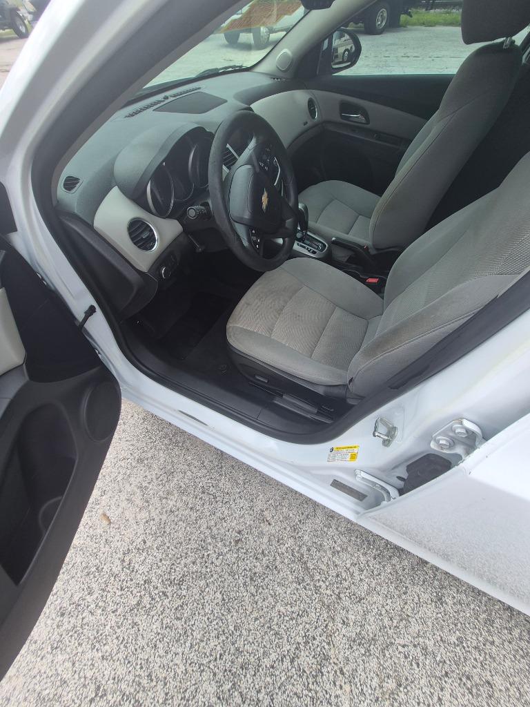 2016 Chevrolet Cruze - $7,500