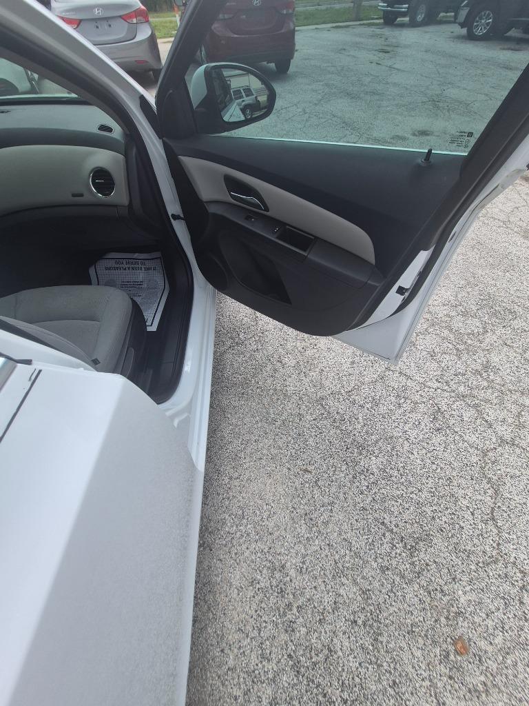 2016 Chevrolet Cruze - $7,500
