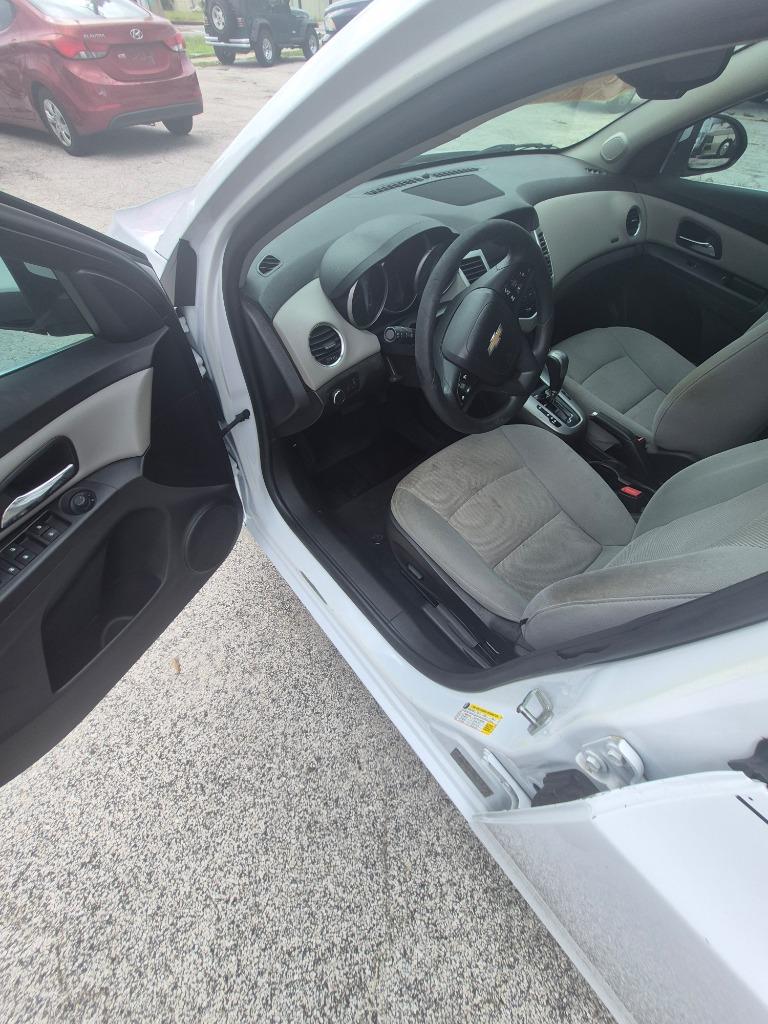 2016 Chevrolet Cruze - $7,500