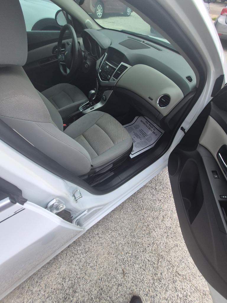 2016 Chevrolet Cruze - $7,500