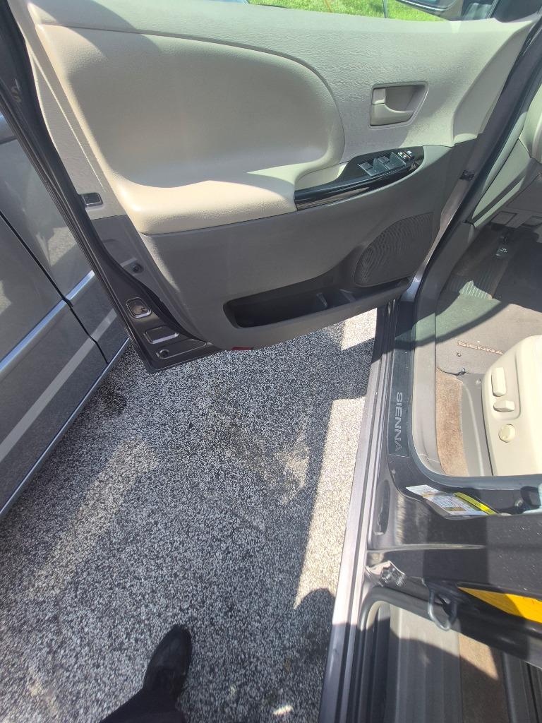 2012 Toyota Sienna - $6,500