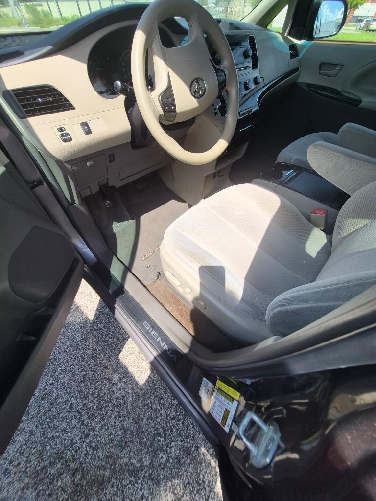 2012 Toyota Sienna - $6,500
