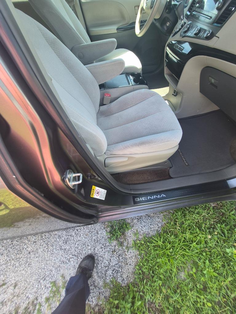 2012 Toyota Sienna - $6,500