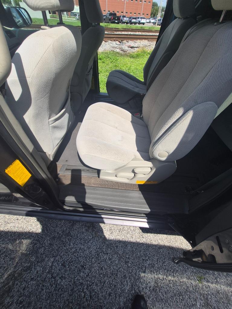 2012 Toyota Sienna - $6,500