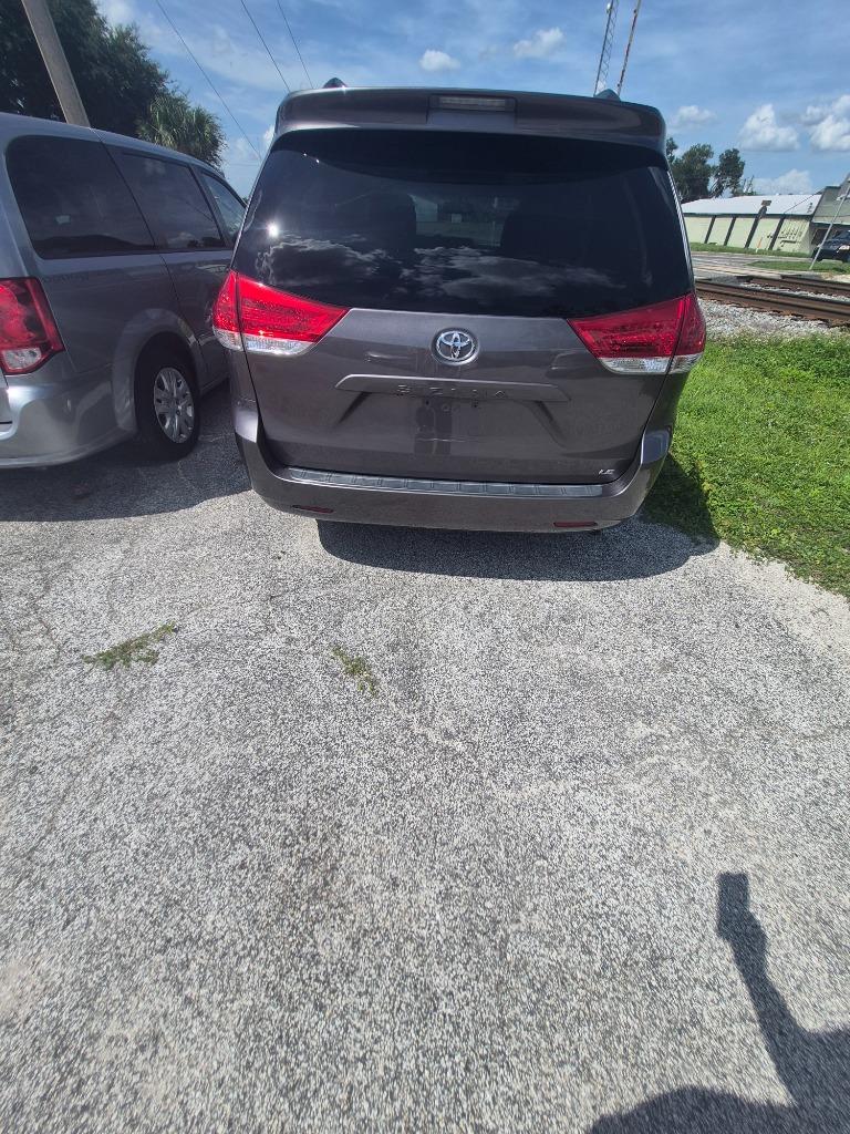 2012 Toyota Sienna - $6,500