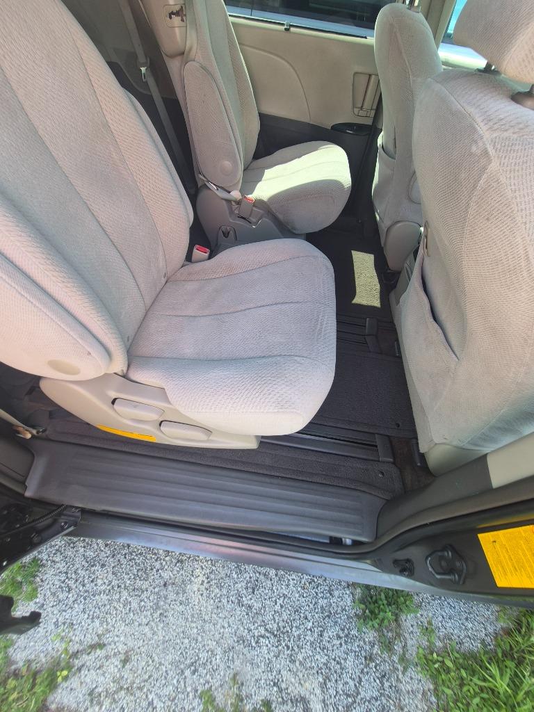 2012 Toyota Sienna - $6,500