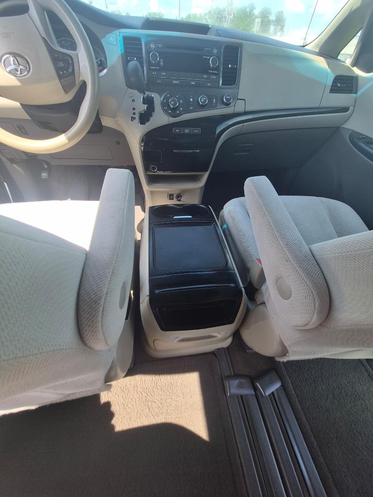 2012 Toyota Sienna - $6,500