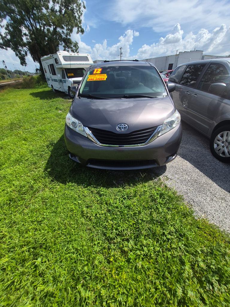 2012 Toyota Sienna - $6,500