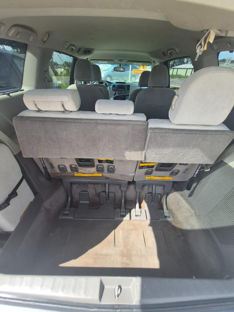 2012 Toyota Sienna - $6,500