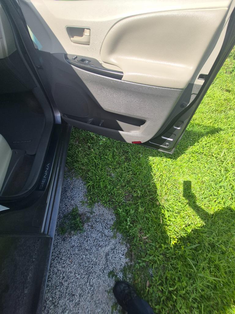 2012 Toyota Sienna - $6,500