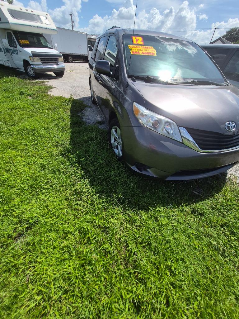 2012 Toyota Sienna - $6,500