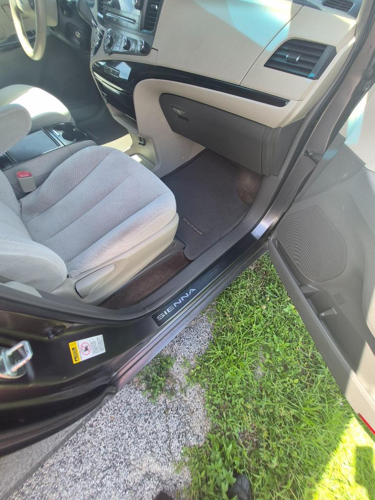 2012 Toyota Sienna - $6,500