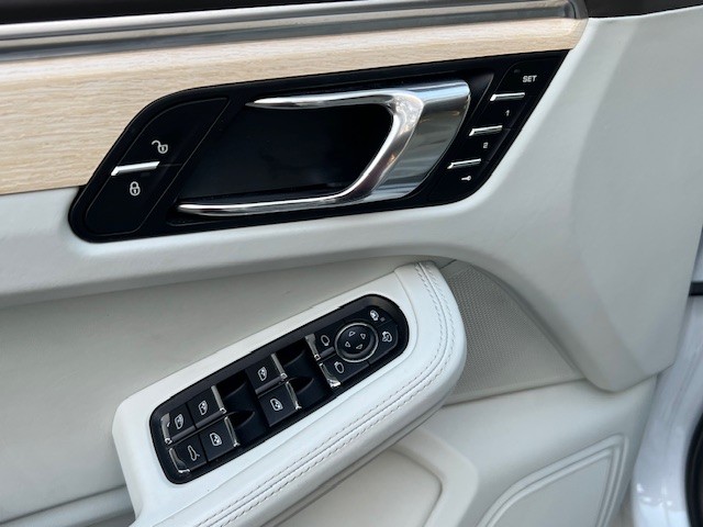 2016 Porsche Macan - $18,500