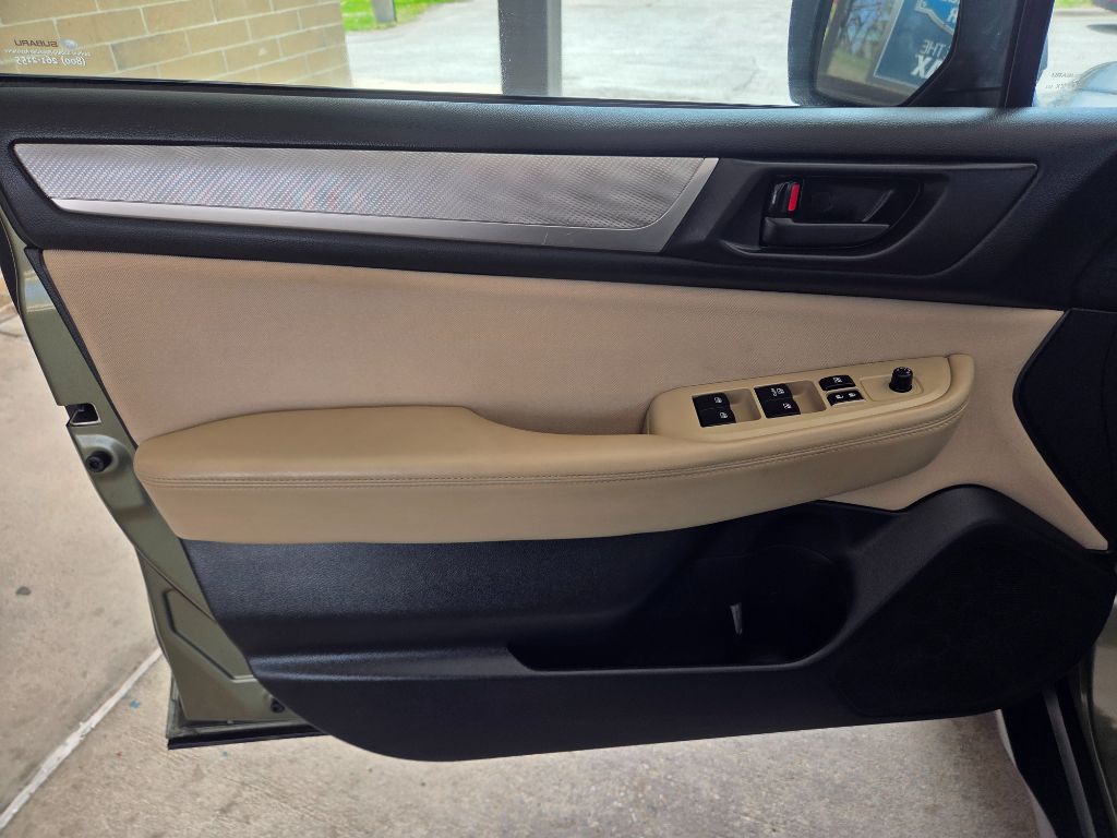 2016 Subaru Outback photo