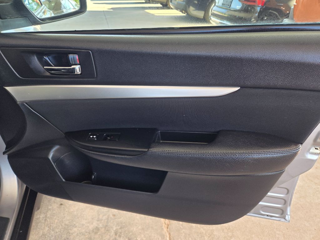 2011 Subaru Outback 2.5i Premium photo