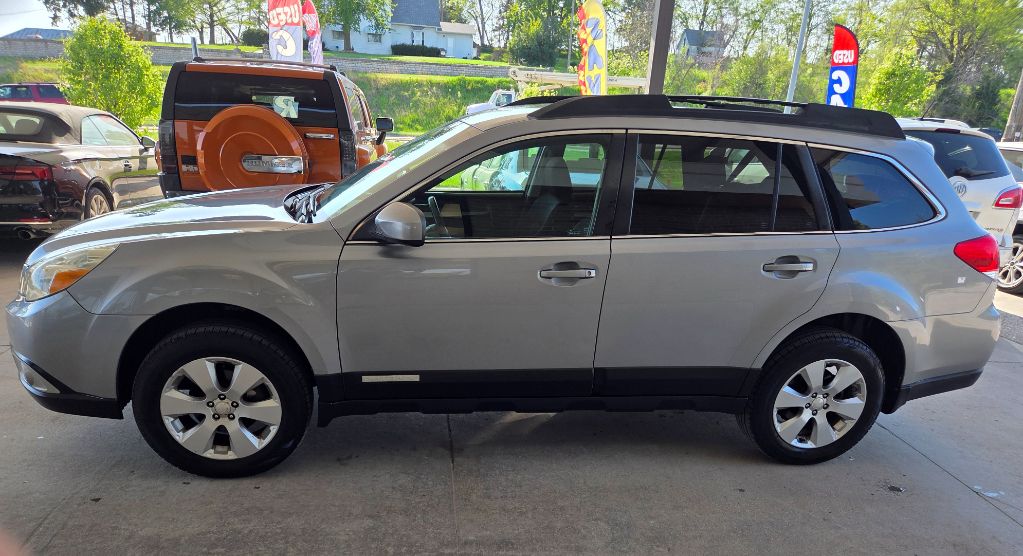 2011 Subaru Outback 2.5i Premium photo