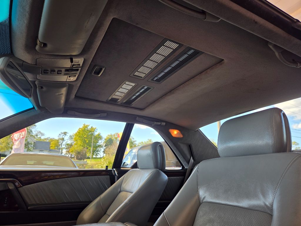 1993 Mercedes-Benz 500 - $19,995