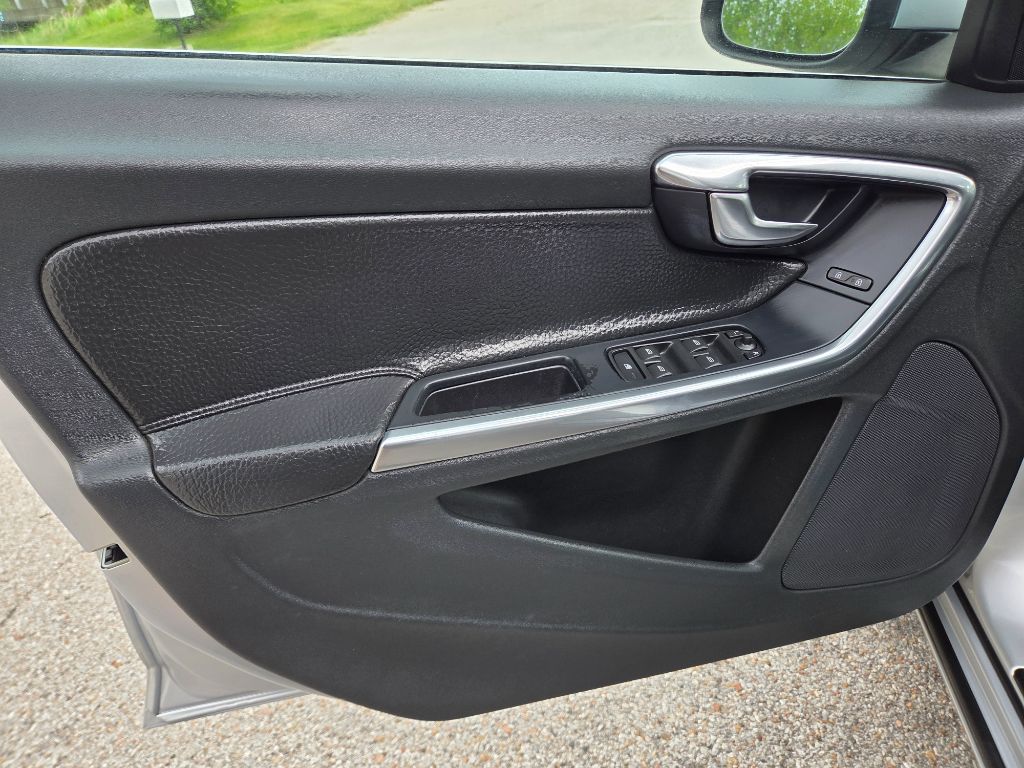 2012 Volvo S60 - $8,499