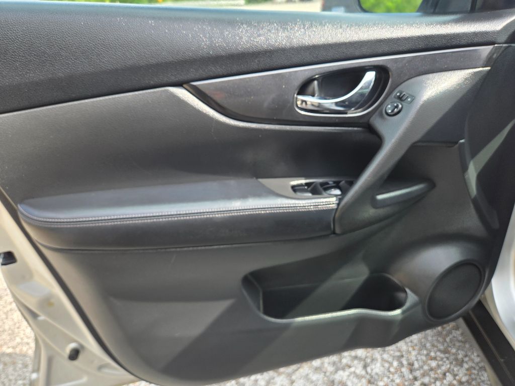2018 Nissan Rogue - $10,400