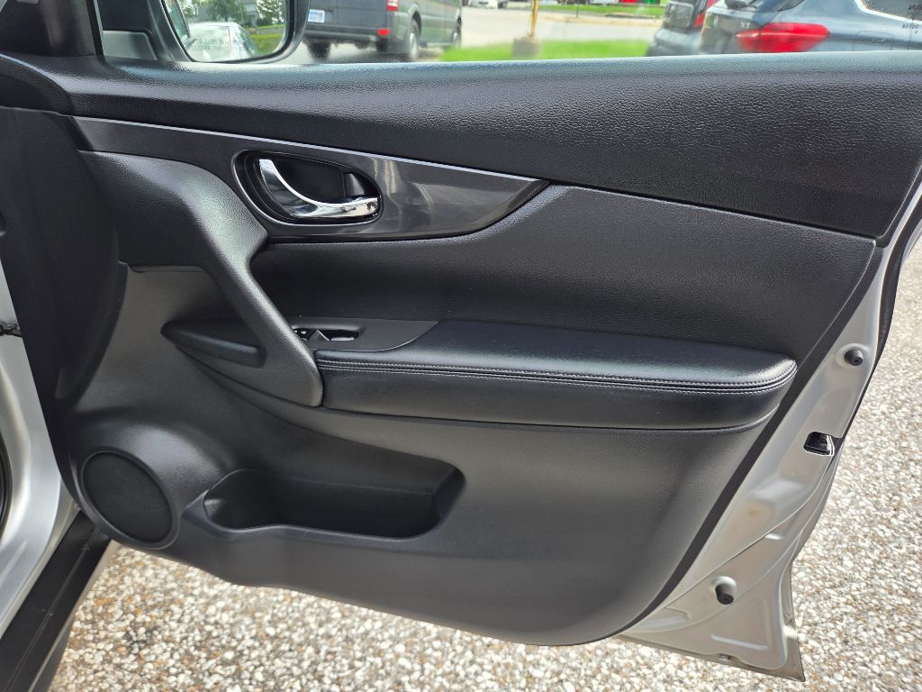 2018 Nissan Rogue - $10,400