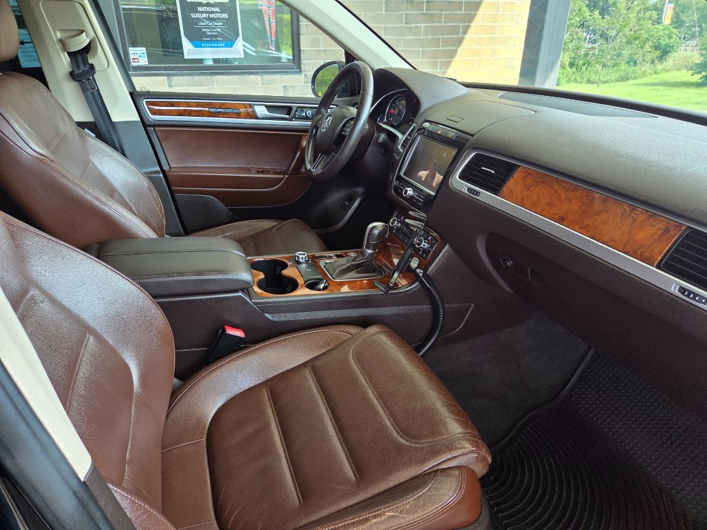 2012 Volkswagen Touareg - $7,750