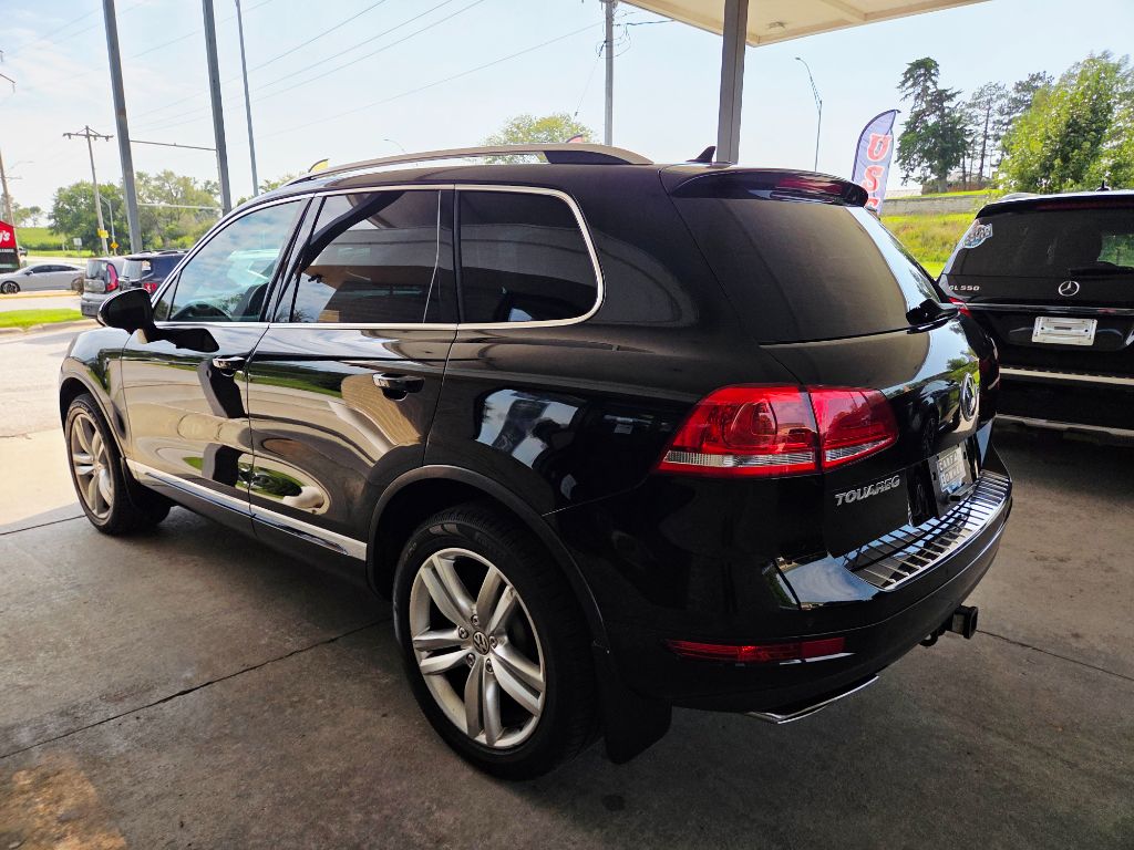 2012 Volkswagen Touareg - $7,750
