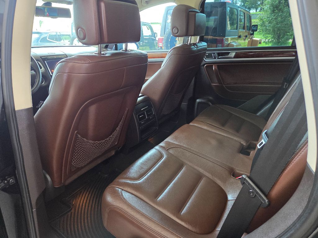 2012 Volkswagen Touareg - $7,750