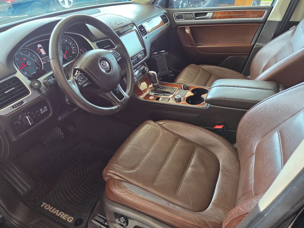 2012 Volkswagen Touareg - $7,750