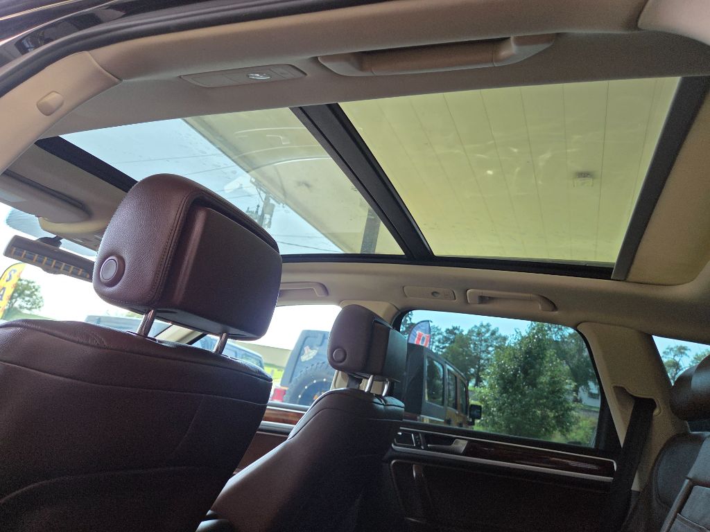 2012 Volkswagen Touareg - $7,750