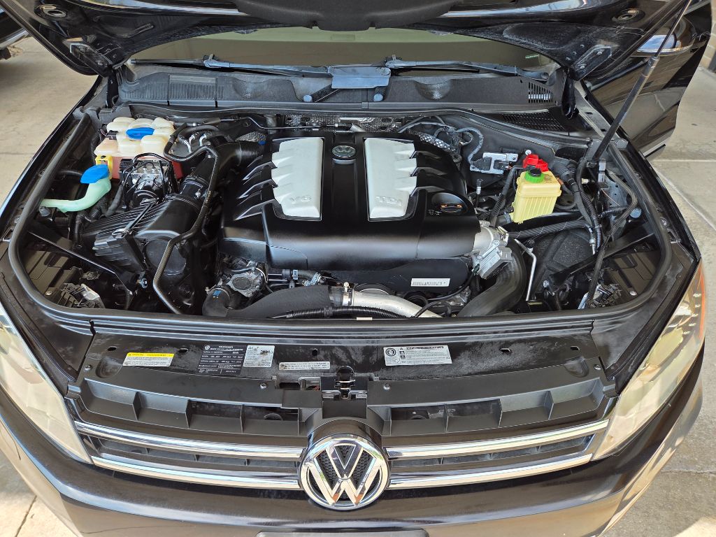 2012 Volkswagen Touareg - $7,750