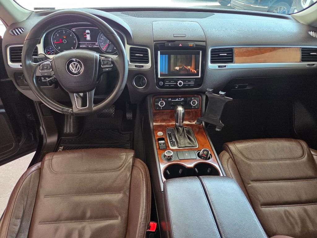 2012 Volkswagen Touareg - $7,750