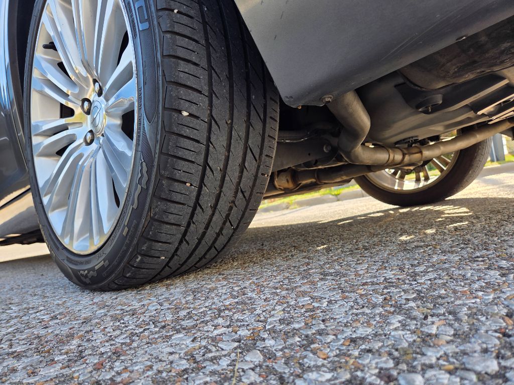 2012 Chrysler 300 - $10,400
