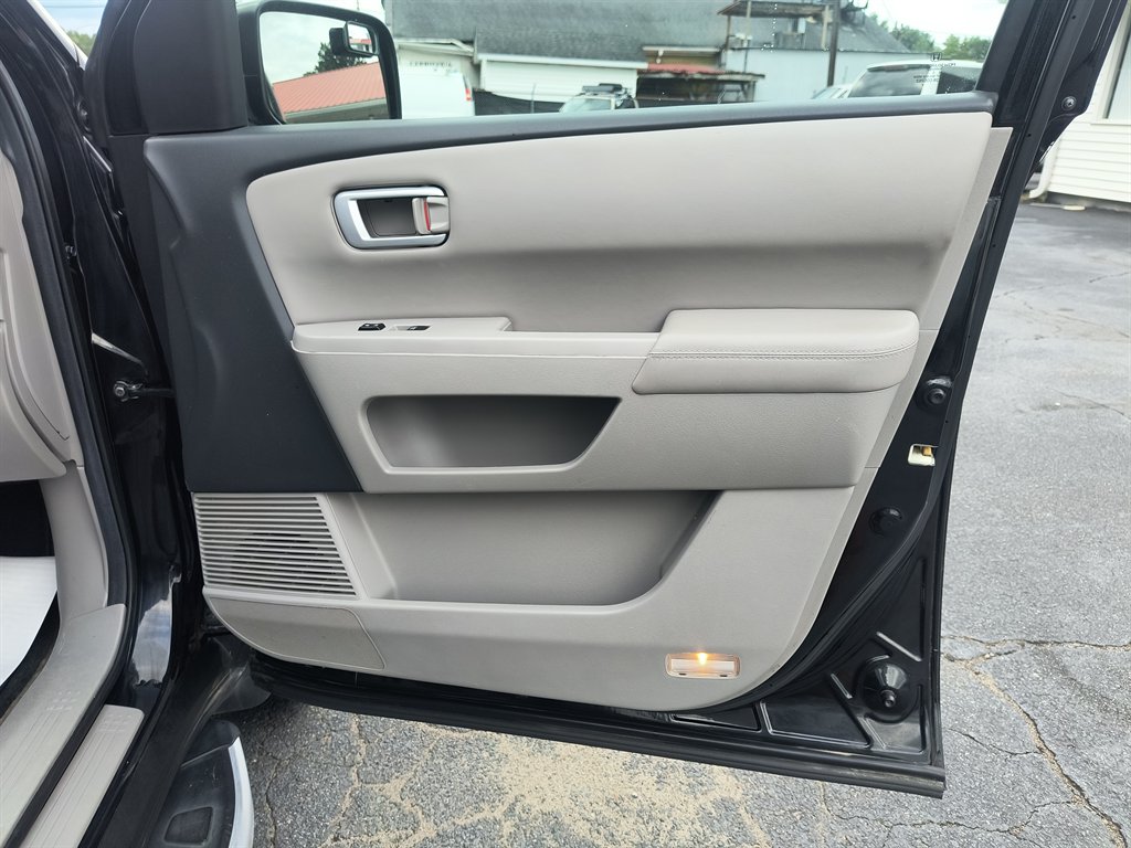 2014 Honda Pilot - $10,999