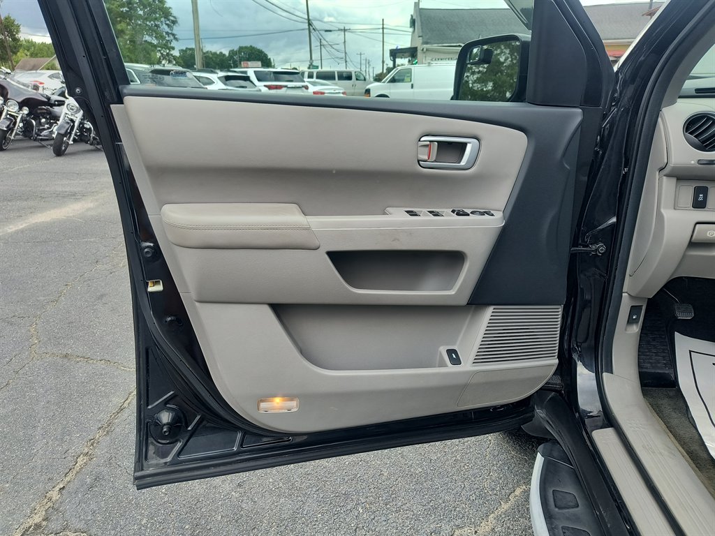 2014 Honda Pilot - $10,999