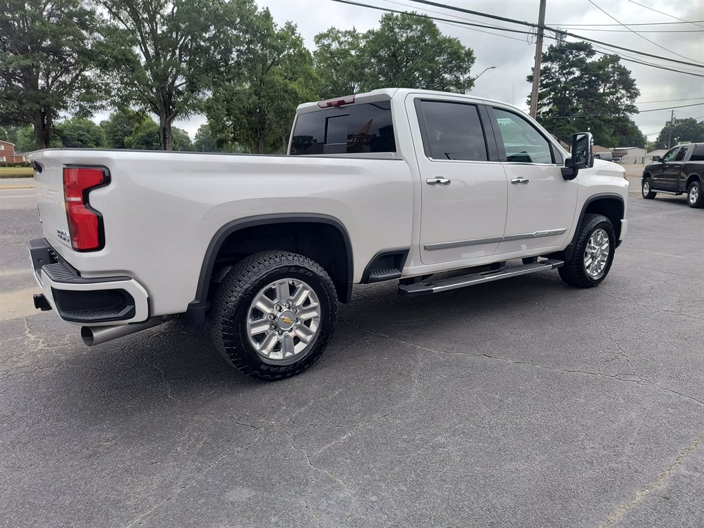 2025 Chevrolet Silverado 2500HD High Country photo 9