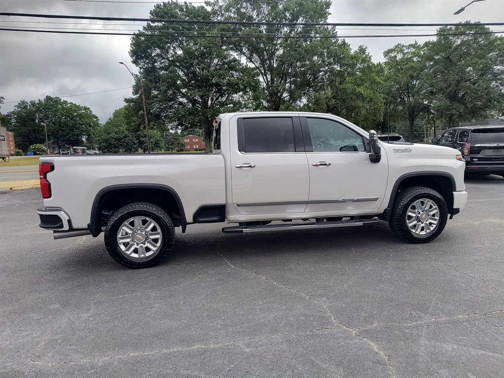 2025 Chevrolet Silverado 2500HD High Country photo 10