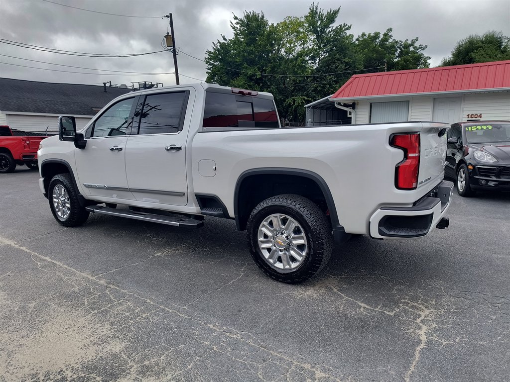 2025 Chevrolet Silverado 2500HD High Country photo 3