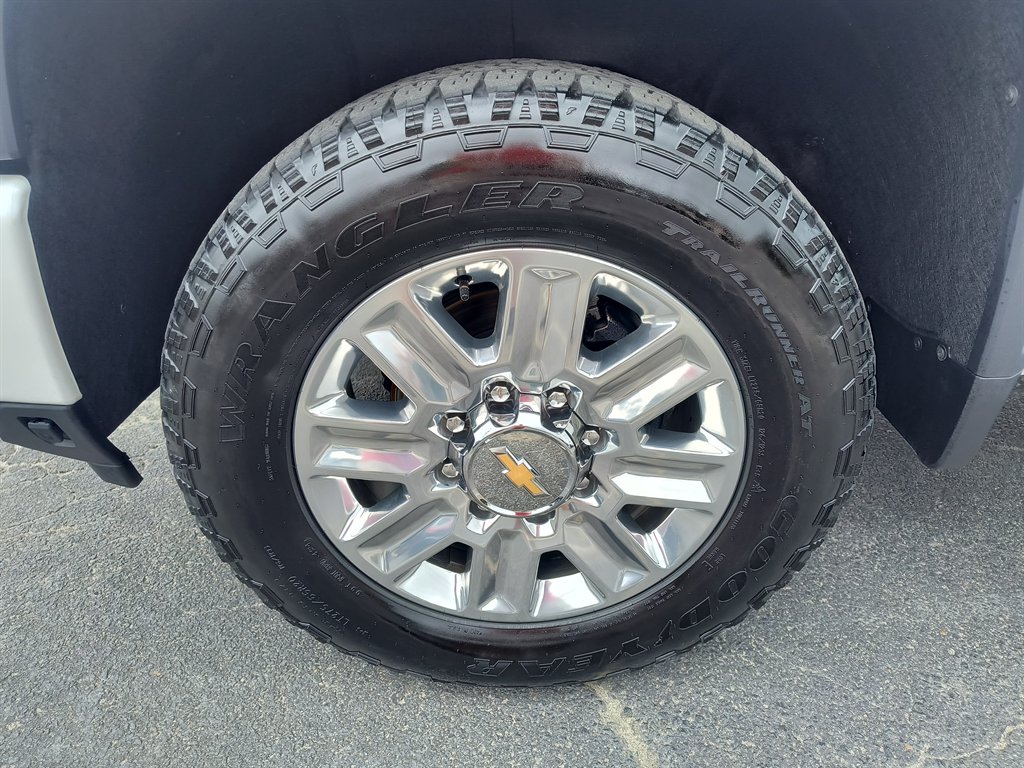 2025 Chevrolet Silverado 2500HD High Country photo 14