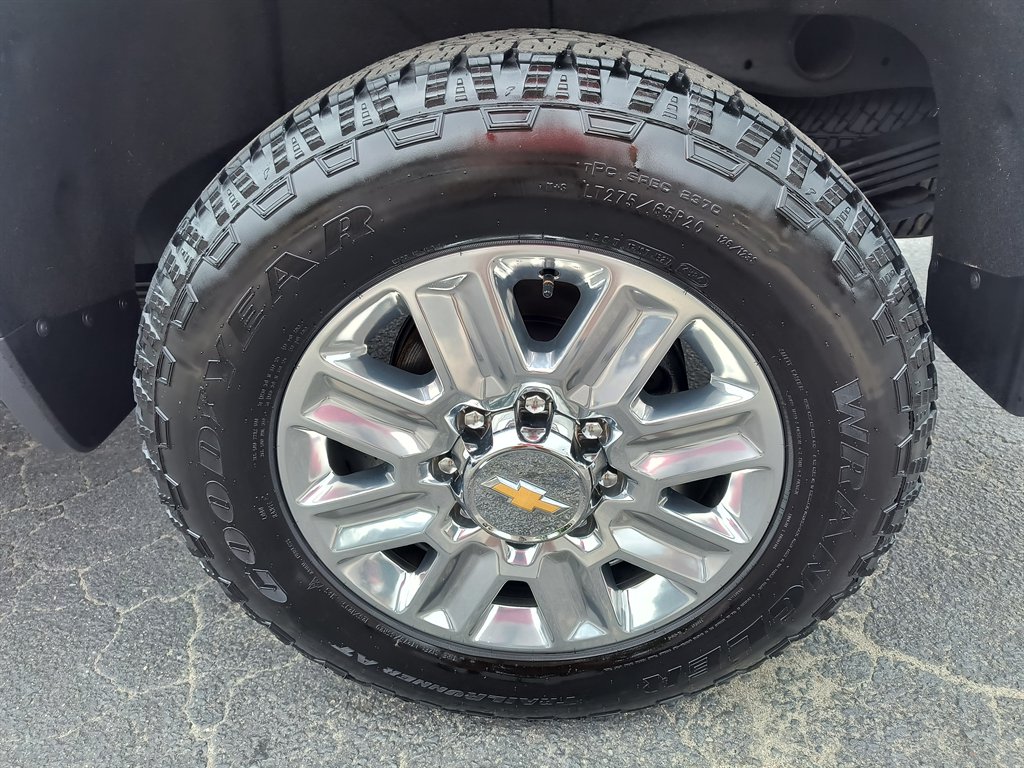 2025 Chevrolet Silverado 2500HD High Country photo 17