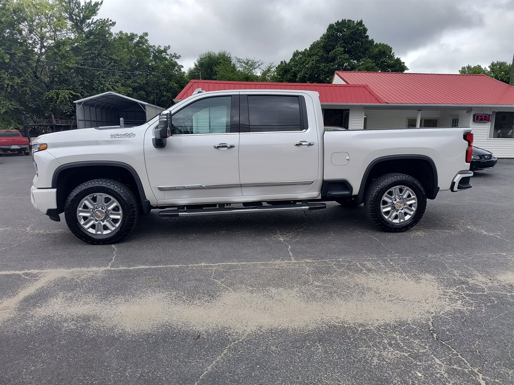 2025 Chevrolet Silverado 2500HD High Country photo 2
