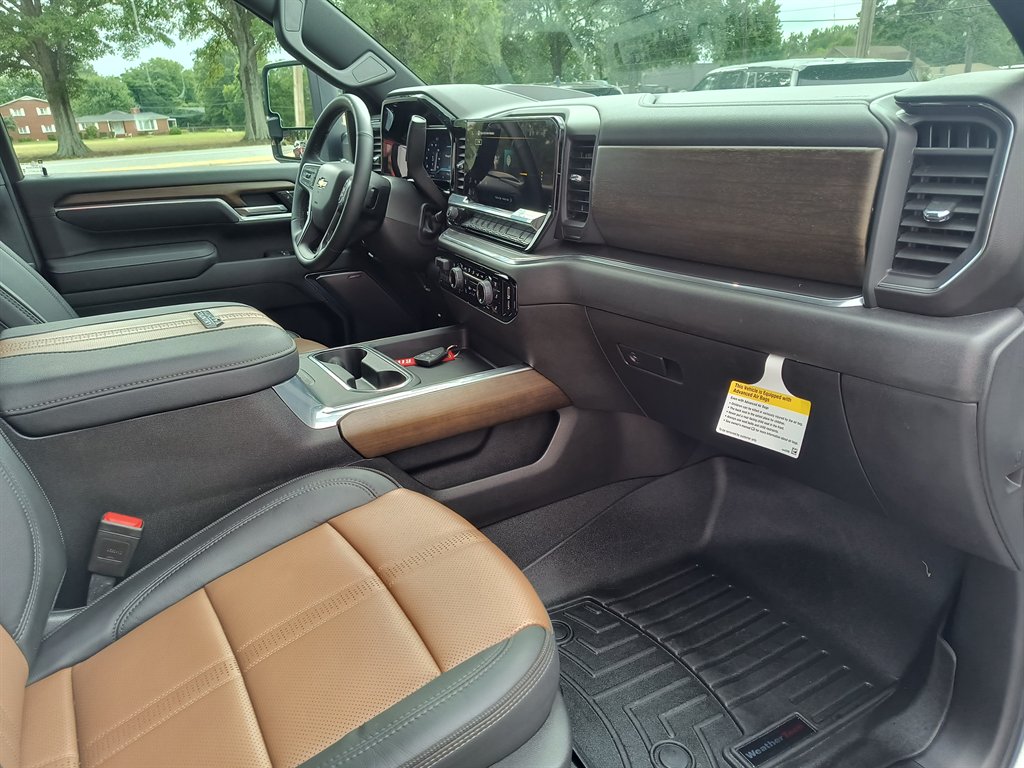 2025 Chevrolet Silverado 2500HD High Country photo 32