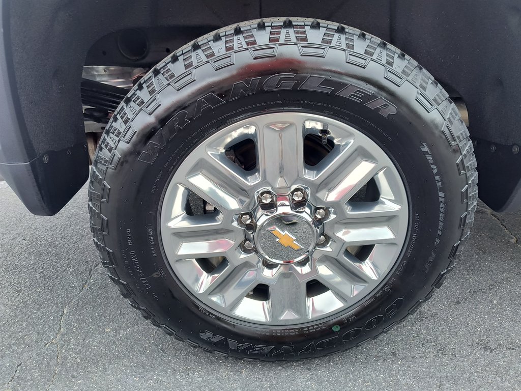 2025 Chevrolet Silverado 2500HD High Country photo 18