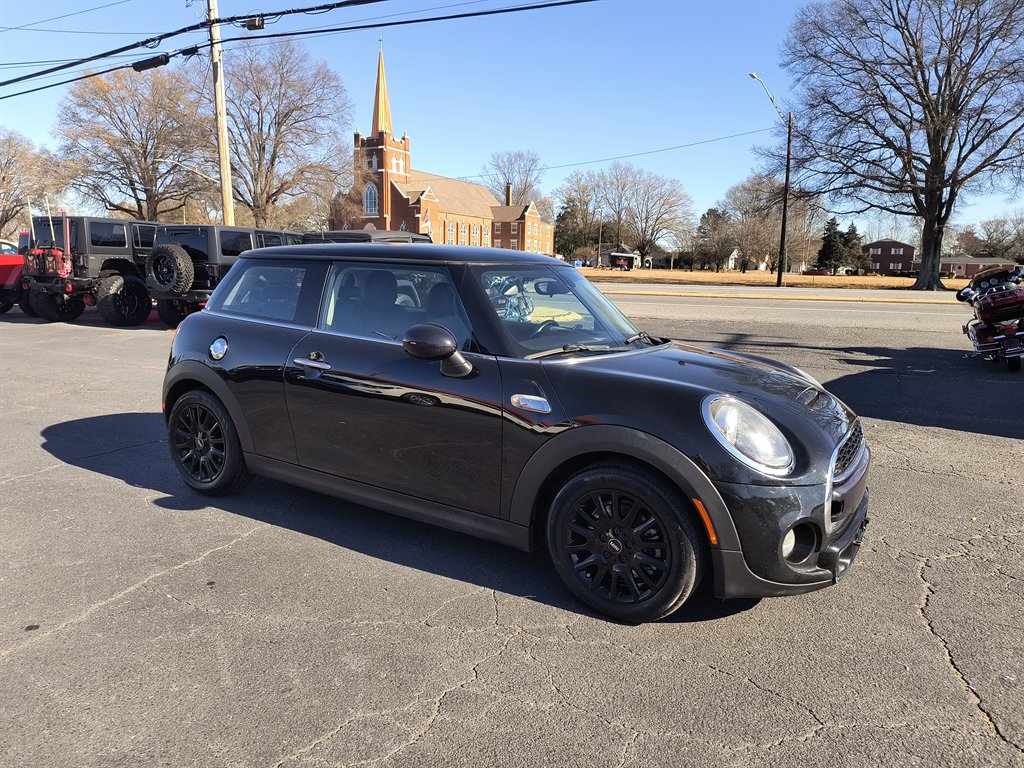 2019 MINI Hardtop - $13,999