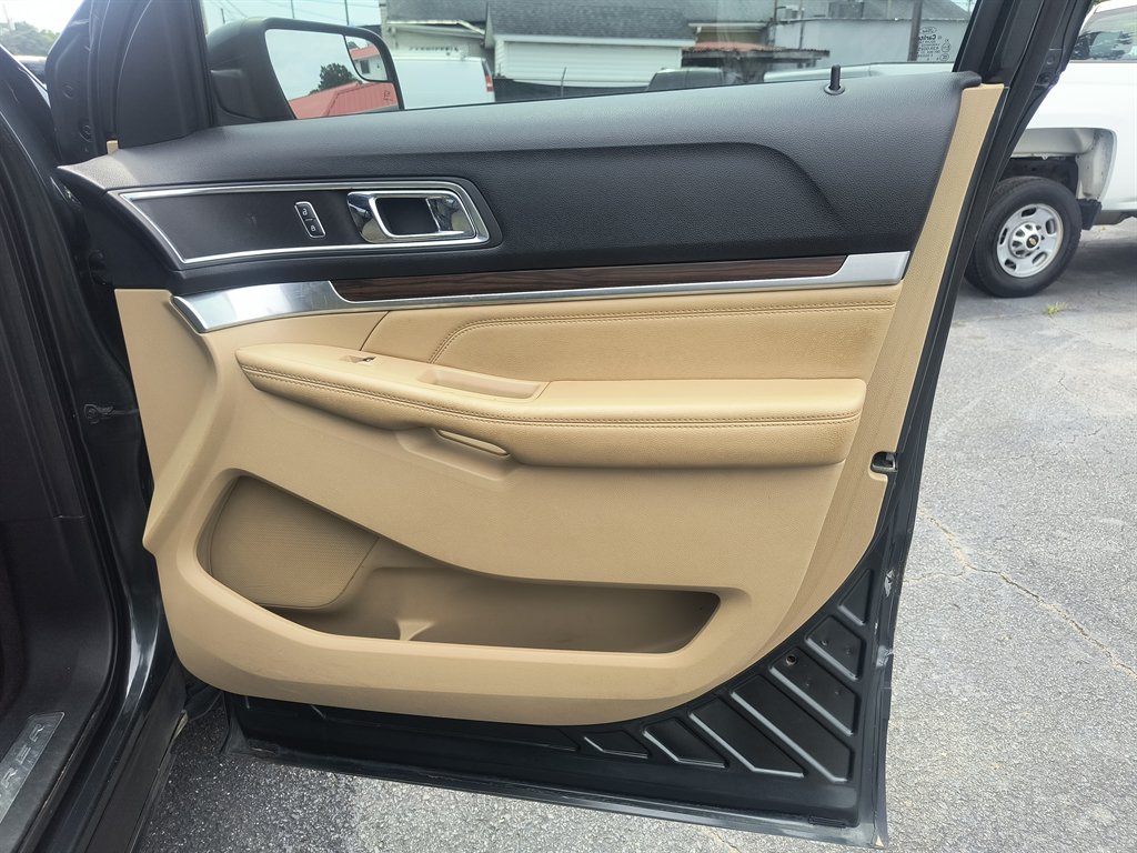 2016 Ford Explorer - $8,999